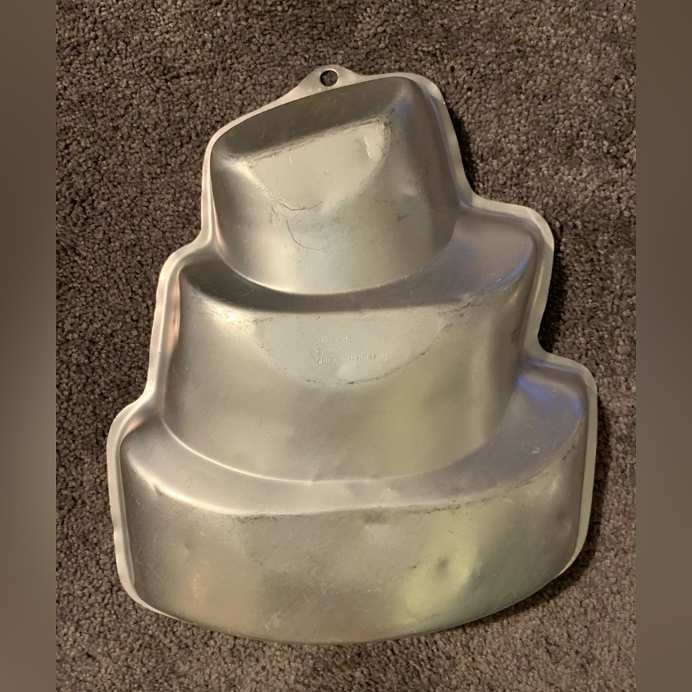 Vintage Wilton TOPSY TURVY 3-tier like Cake Pan. Good used condition.